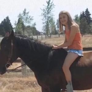 Meet your Posher, Ava